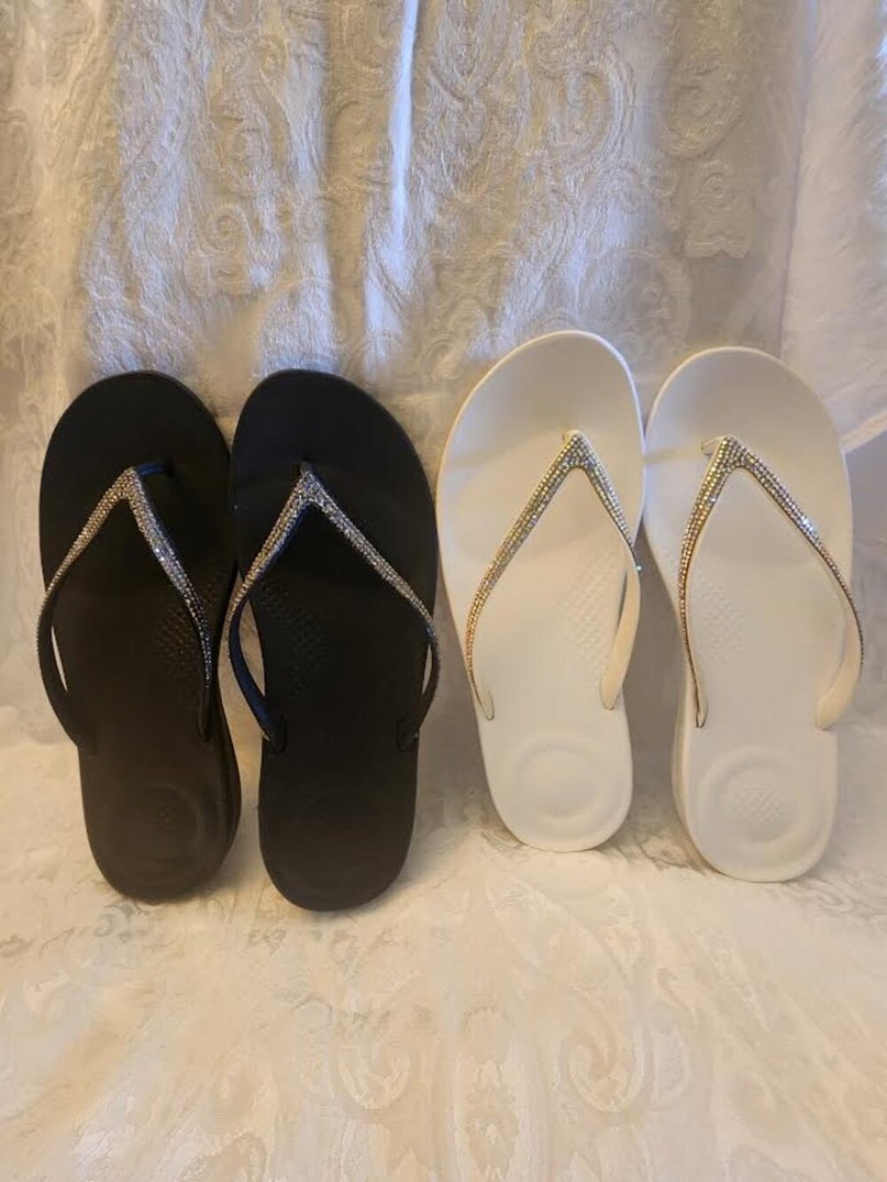 !2! FITFLOP SIZE 8 IQUSHION SPARKLE BLACK & WHITE